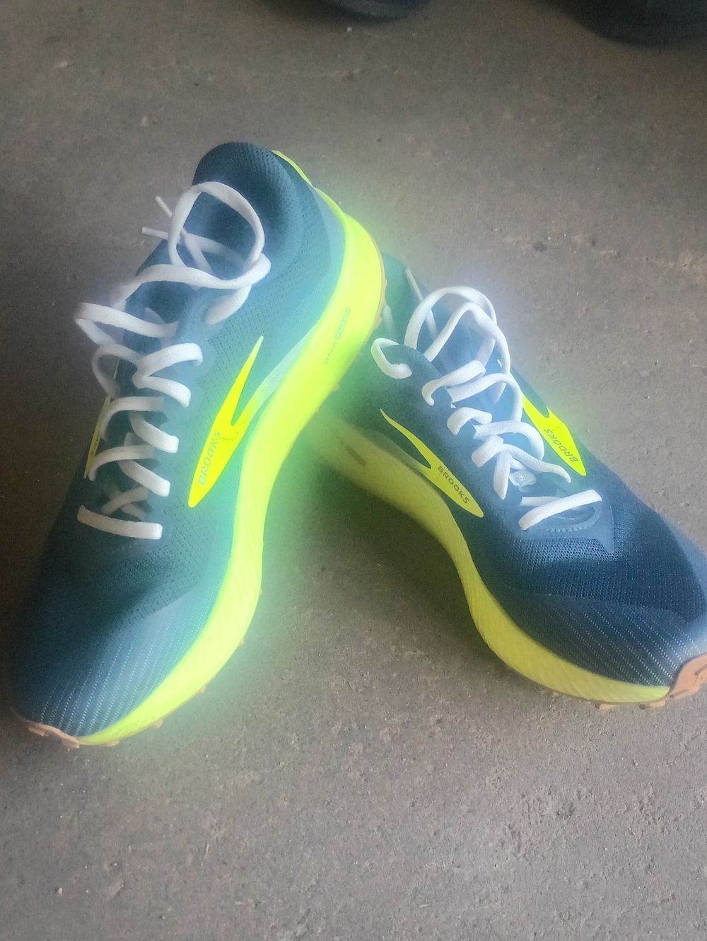 Brooks Men's Road Running Shoes in Teal and Neon Yellow